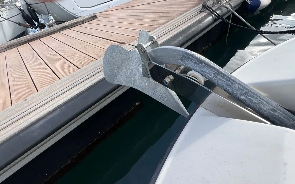 slider 13 Quicksilver 605 Sundeck