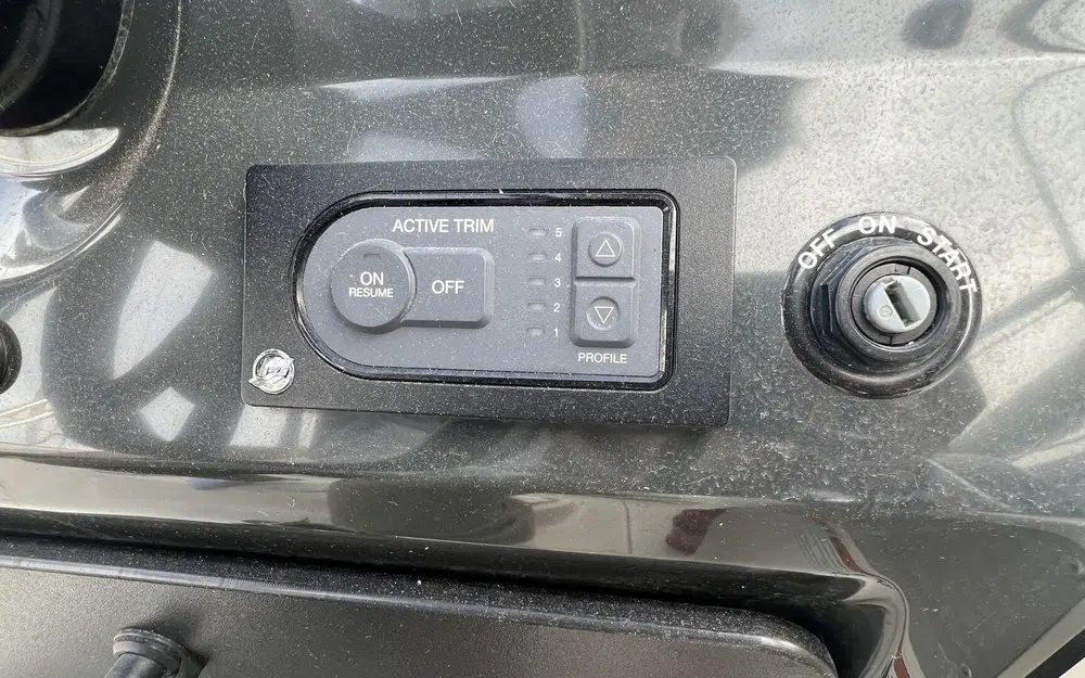 slider 14 Quicksilver 605 Sundeck