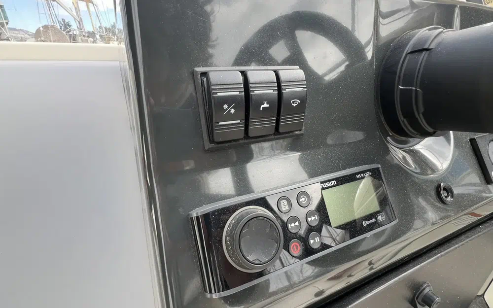 slider 15 Quicksilver 605 Sundeck
