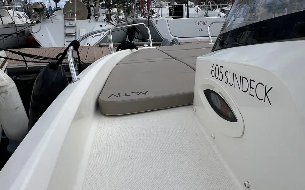 slider 17 Quicksilver 605 Sundeck