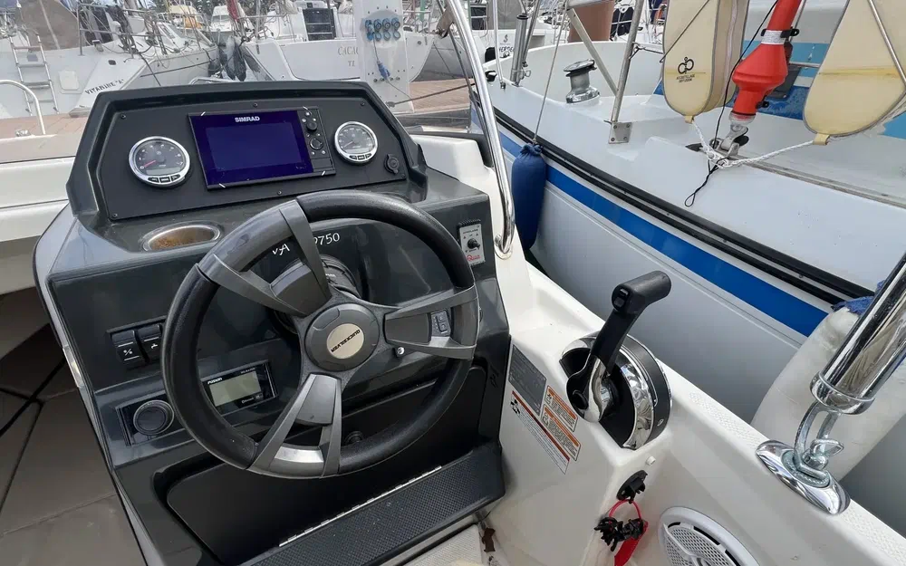 slider 2 Quicksilver 605 Sundeck