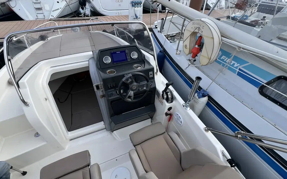 slider 4 Quicksilver 605 Sundeck