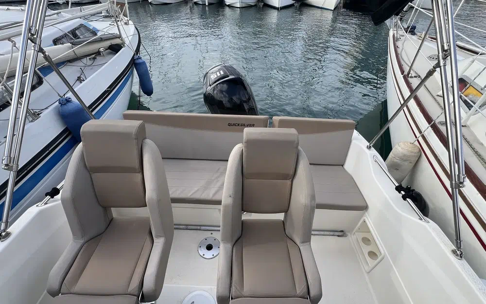 slider 6 Quicksilver 605 Sundeck