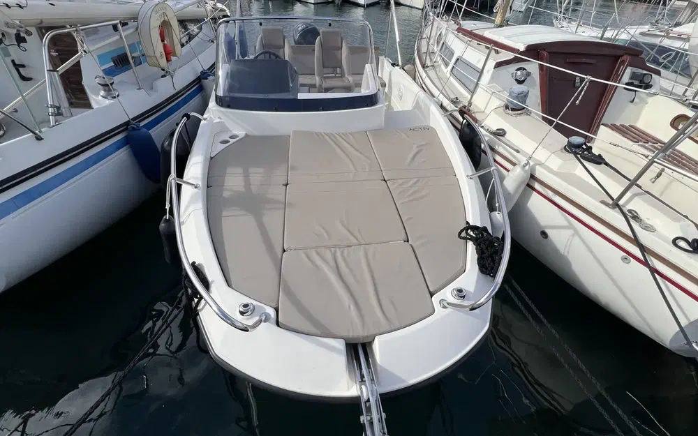 slider 8 Quicksilver 605 Sundeck