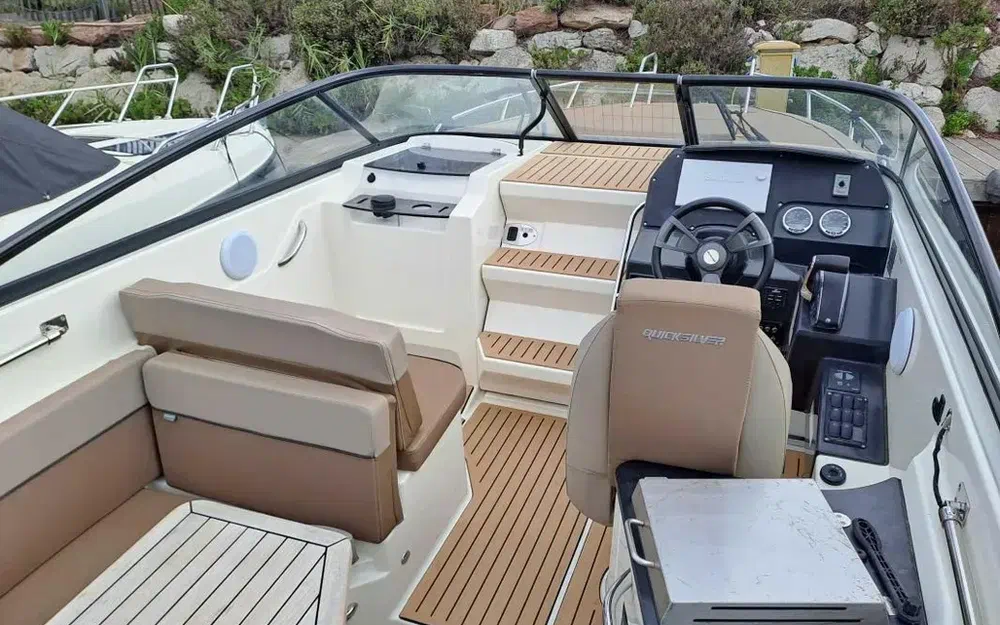 slider 1 Quicksilver Activ 805 Cruiser