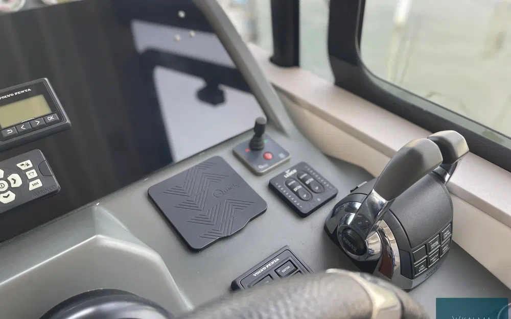 slider 8 Jeanneau Leader 46