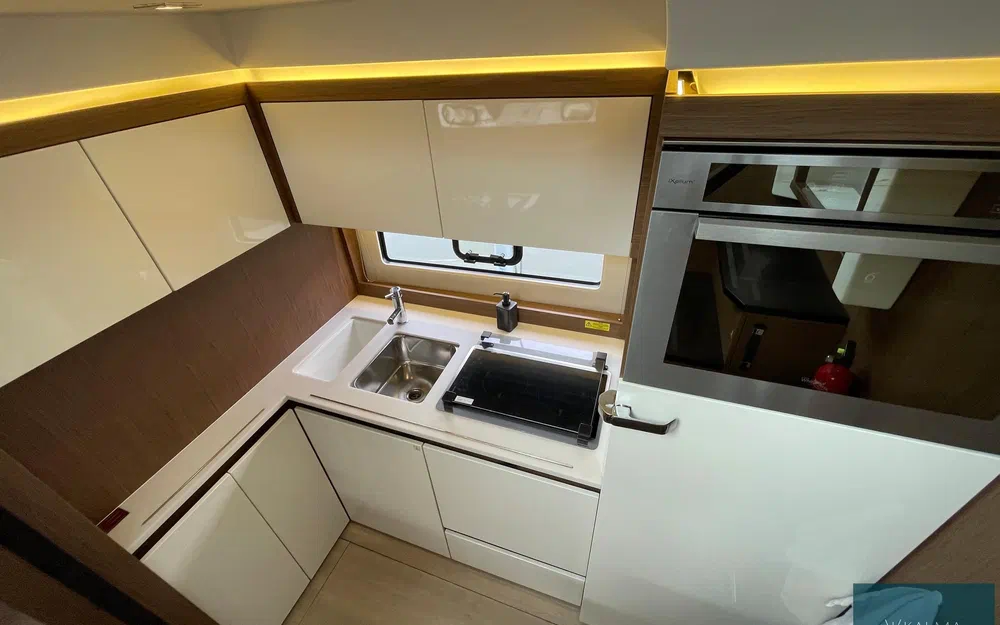 slider 10 Jeanneau Leader 46