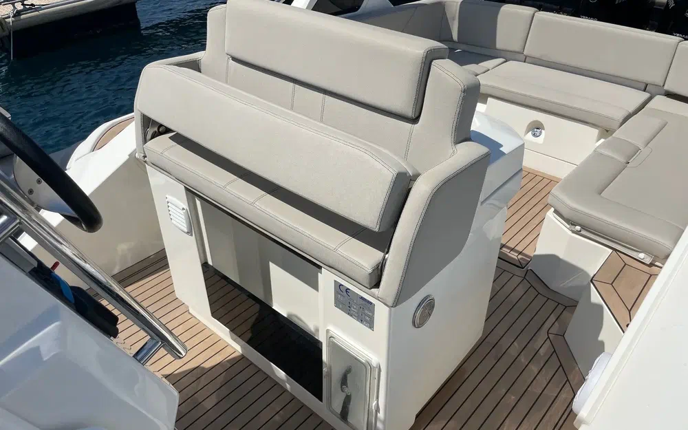 slider 8 Joker Boat Clubman 30