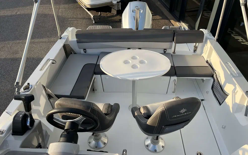 slider 9 Jeanneau Cap Camarat 6.5 WA Serie 2