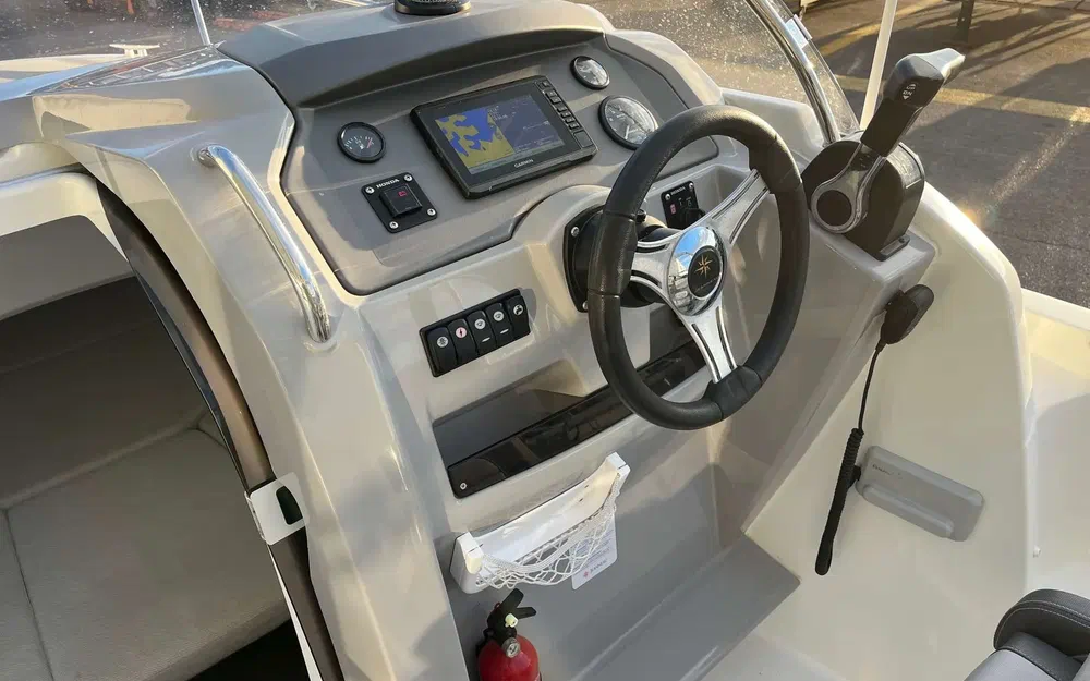 slider 4 Jeanneau Cap Camarat 6.5 WA Serie 2