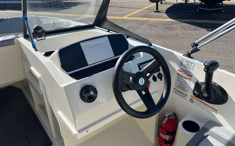 slider 11 Bayliner Element M17