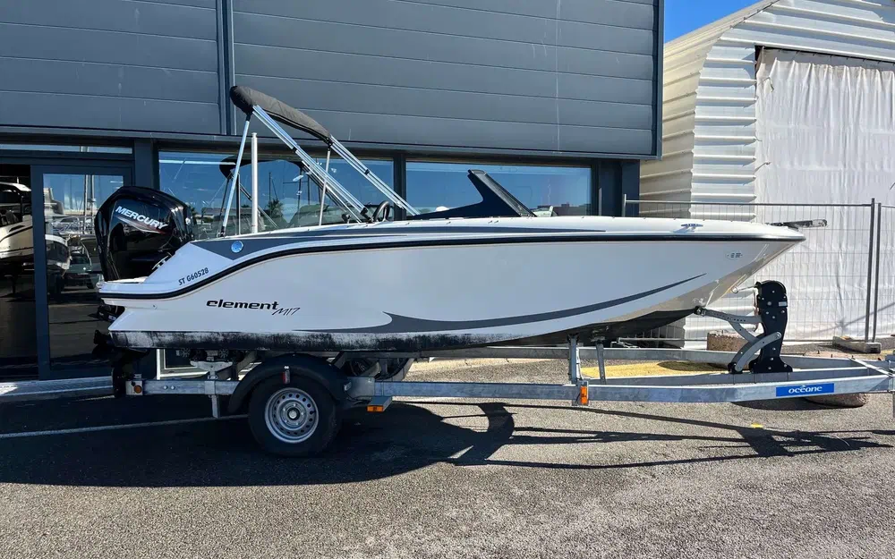 slider 1 Bayliner Element M17