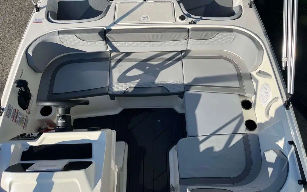 slider 4 Bayliner Element M17