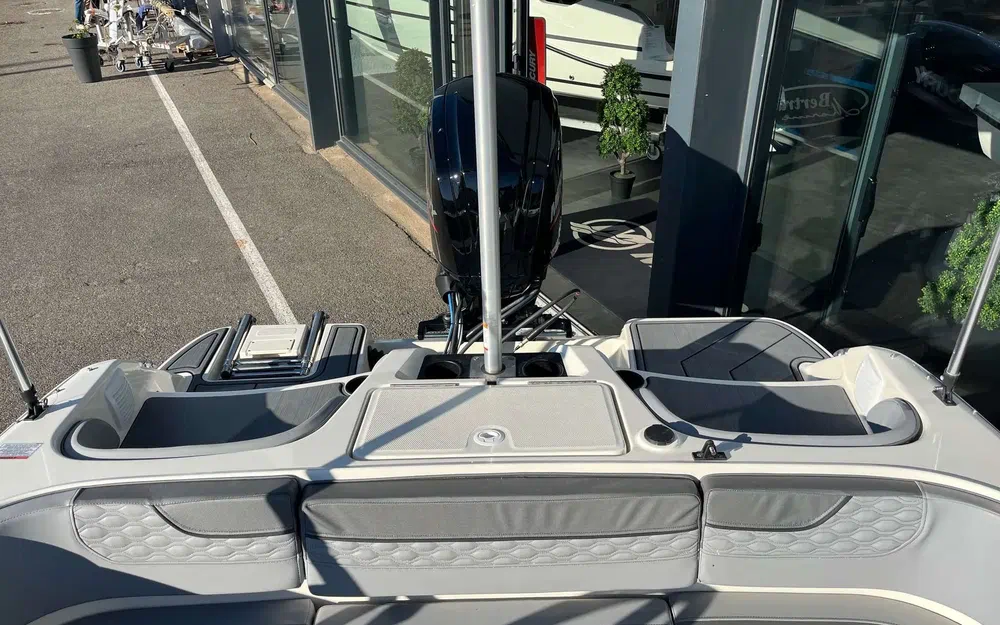 slider 6 Bayliner Element M17