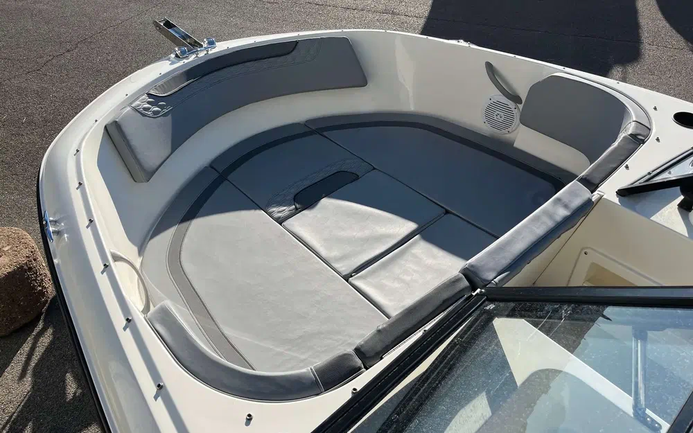 slider 8 Bayliner Element M17