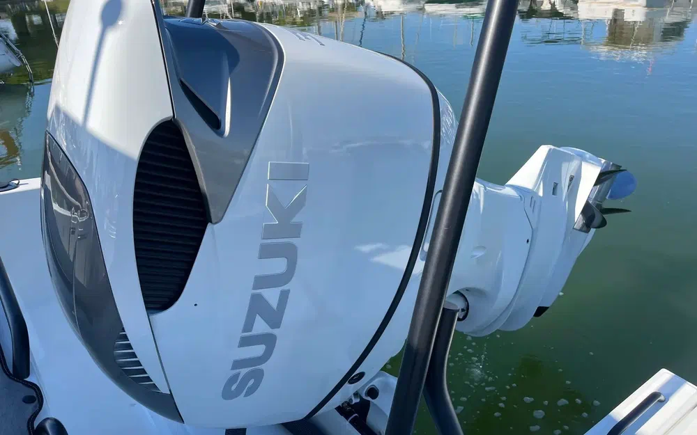 slider 1 Beneteau Flyer 8 SUNdeck V2