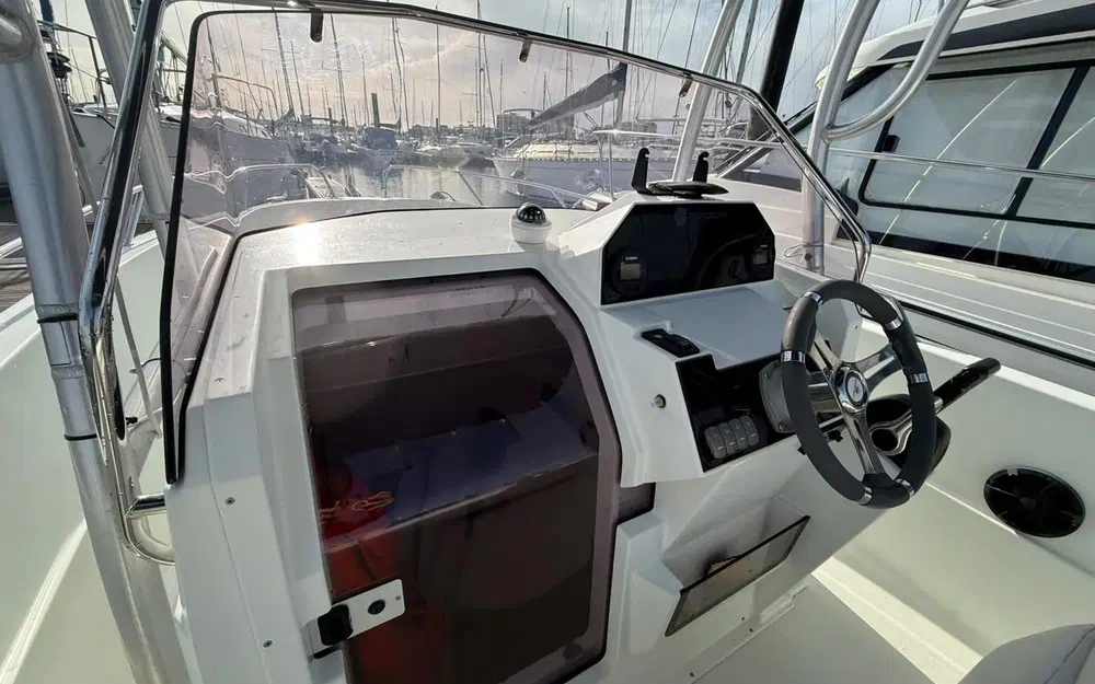 slider 12 Pacific Craft 670 Open