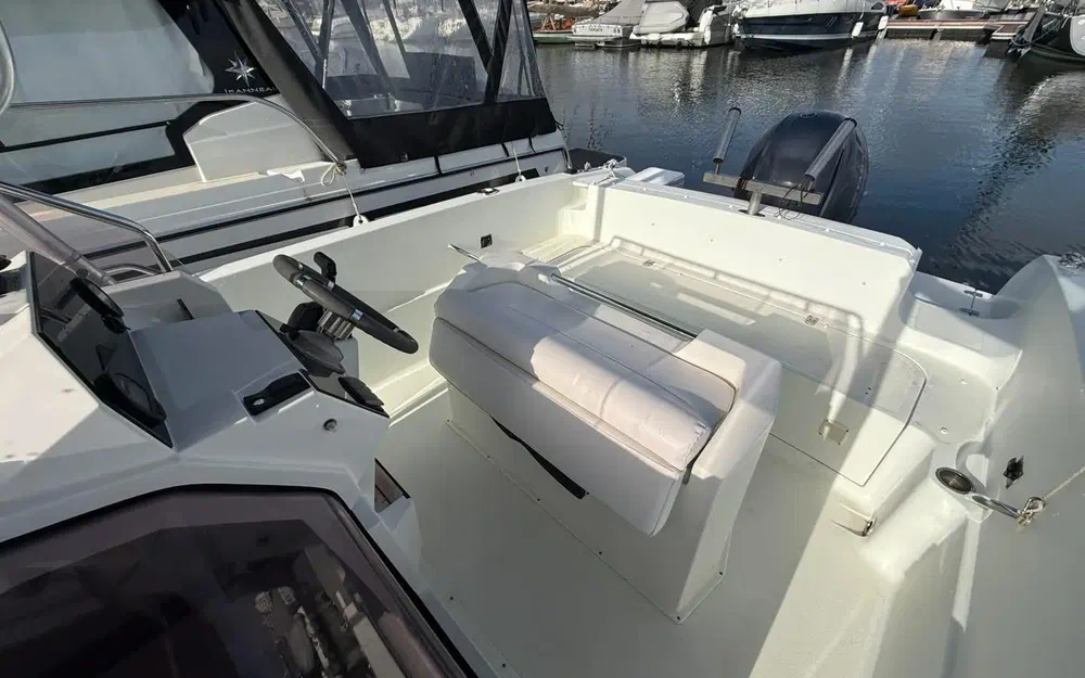 slider 5 Pacific Craft 670 Open