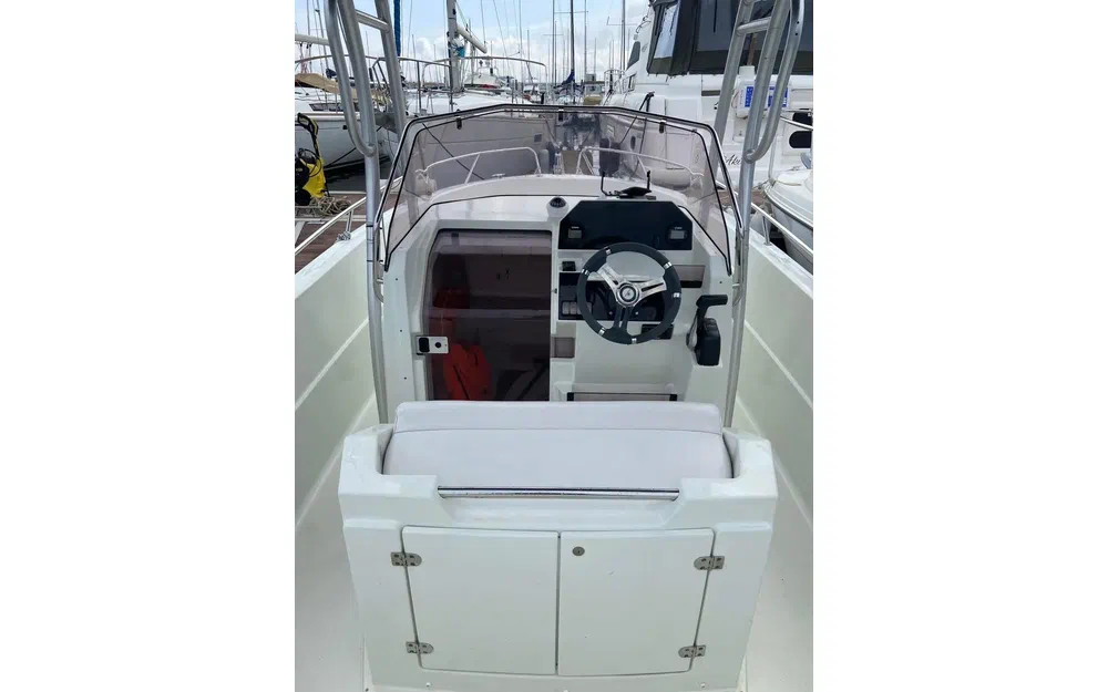 slider 11 Pacific Craft 670 Open