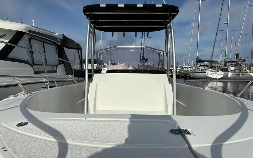 slider 7 Pacific Craft 670 Open