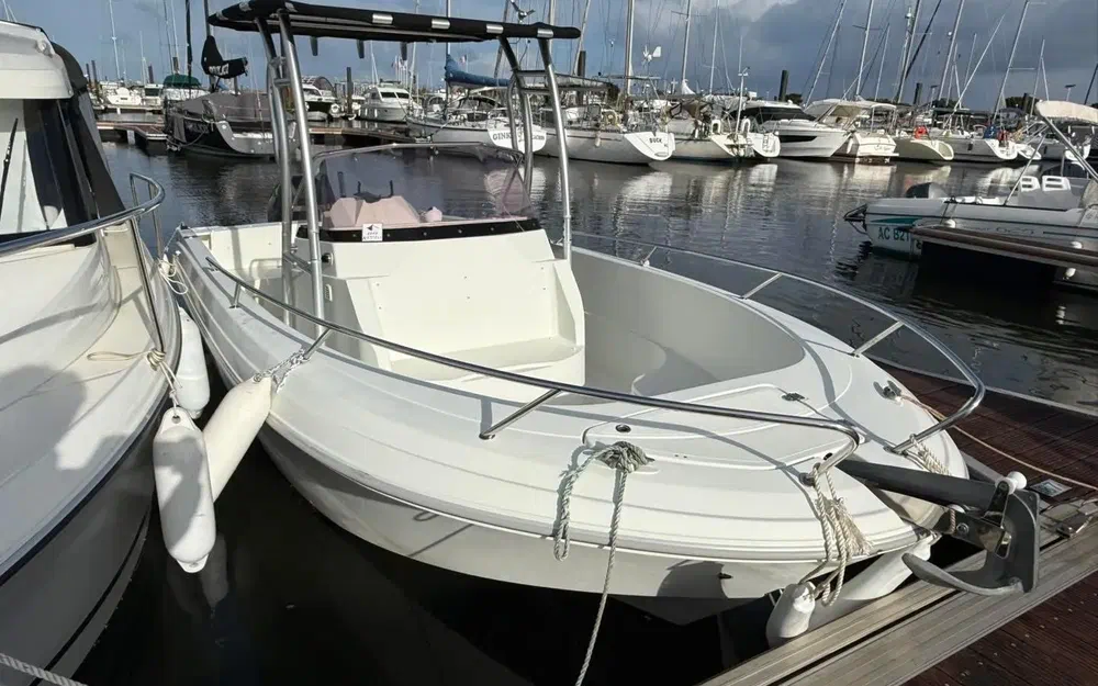 slider 8 Pacific Craft 670 Open