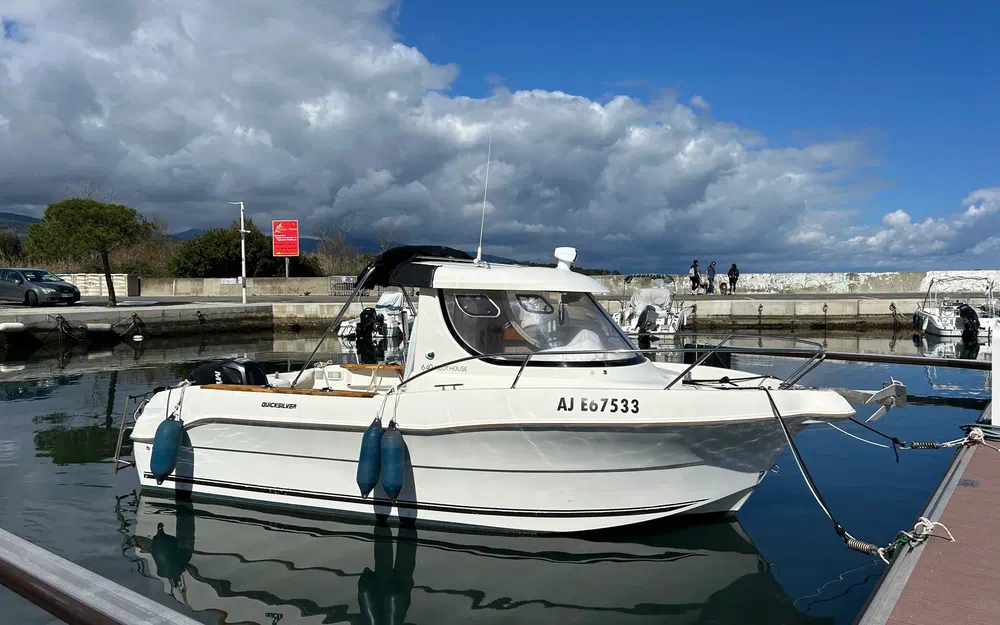 slider 3 Quicksilver 640 Pilothouse