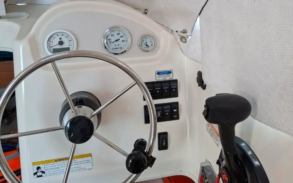 slider 6 Quicksilver 640 Pilothouse