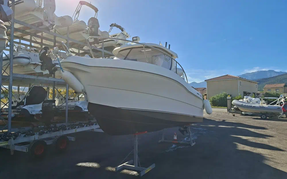 slider 9 Quicksilver 640 Pilothouse