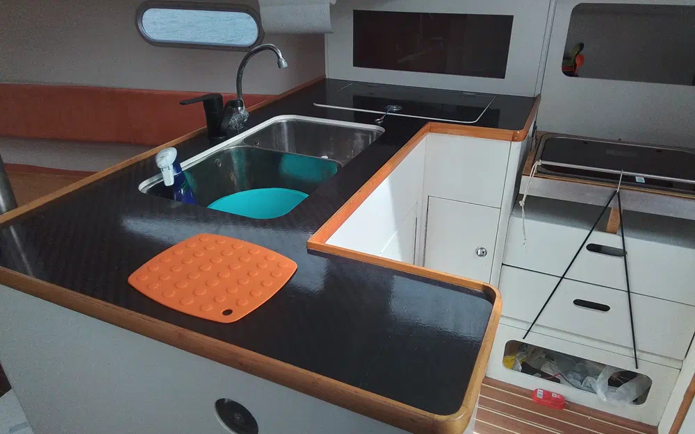 slider 9 IDB Marine Malango 1045