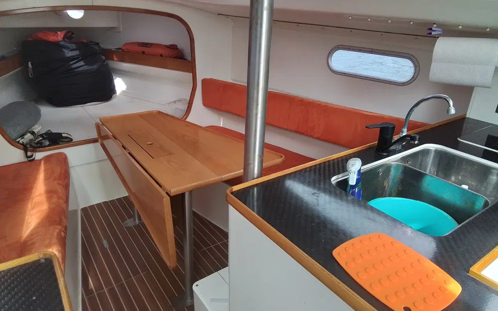 slider 10 IDB Marine Malango 1045