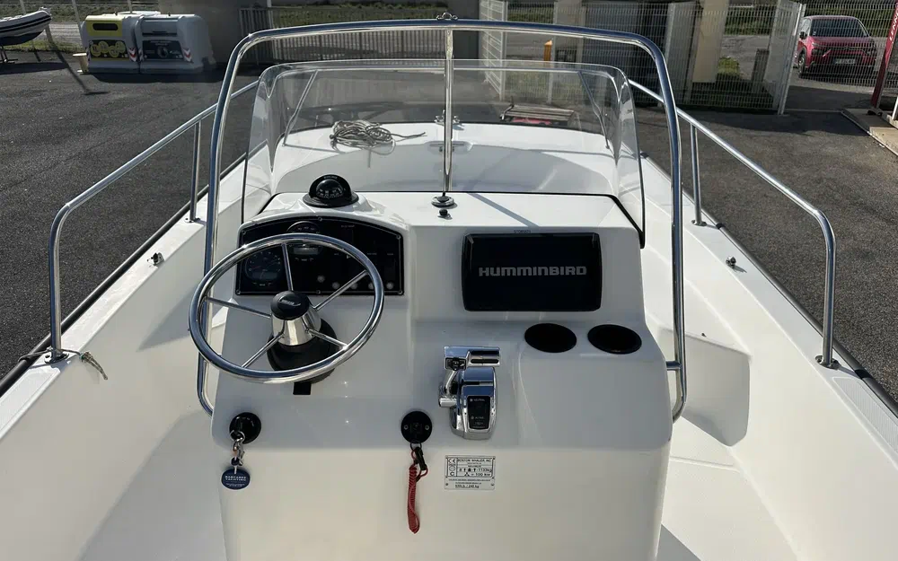 slider 2 Boston Whaler 190 Montauk