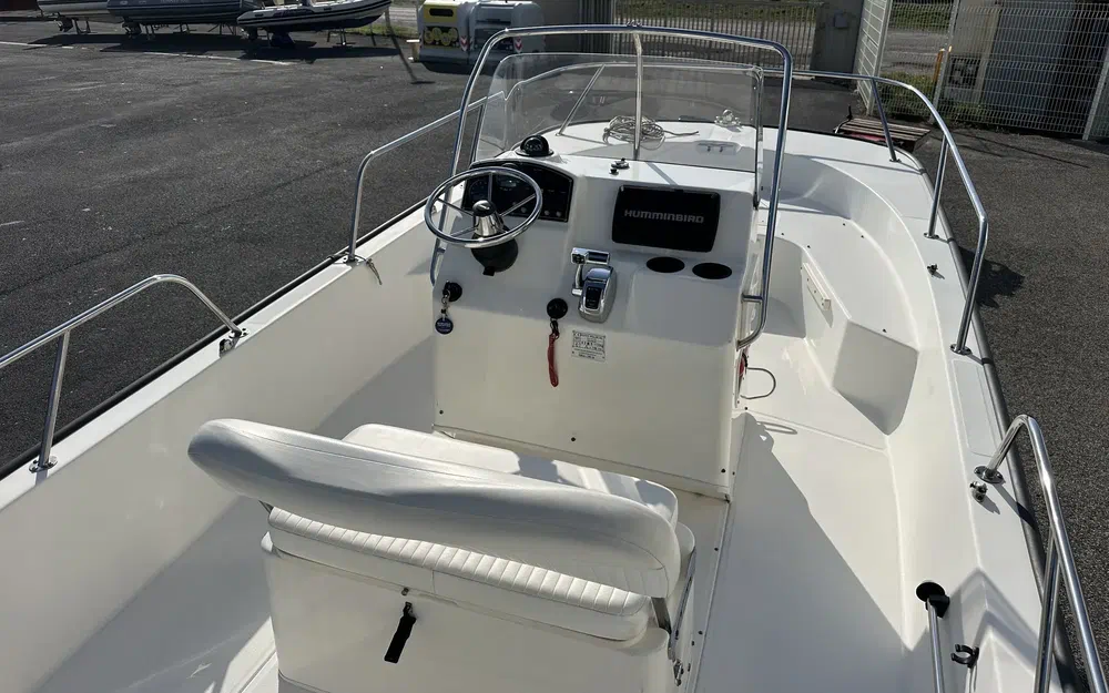 slider 3 Boston Whaler 190 Montauk