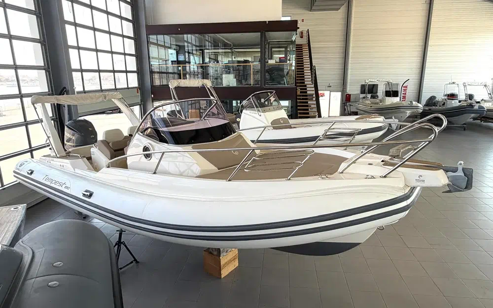 slider 14 Capelli Tempest 850 WA