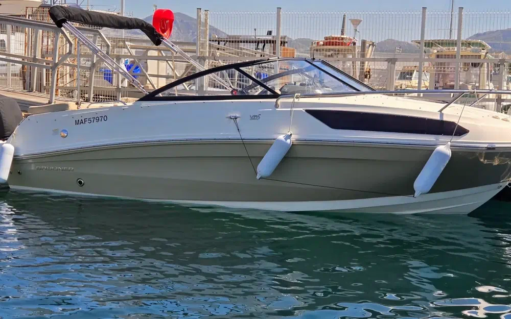 slider 0 Bayliner VR5 Cuddy OB