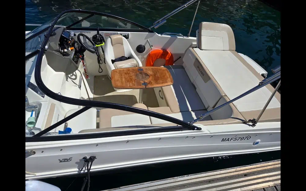 slider 3 Bayliner VR5 Cuddy OB