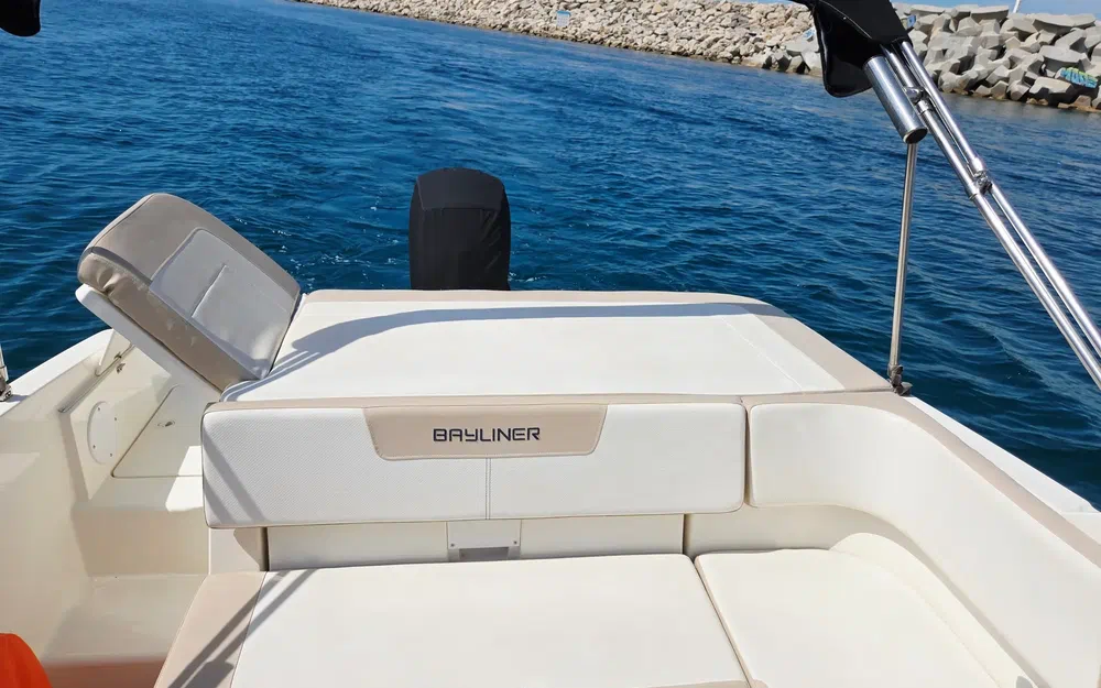 slider 3 Bayliner VR5 Cuddy OB