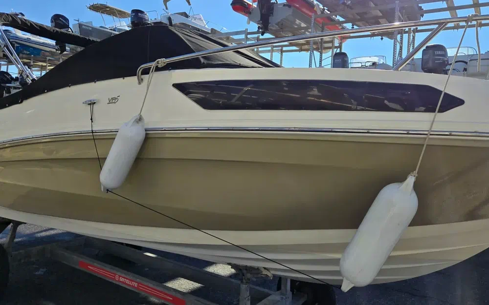 slider 2 Bayliner VR5 Cuddy OB