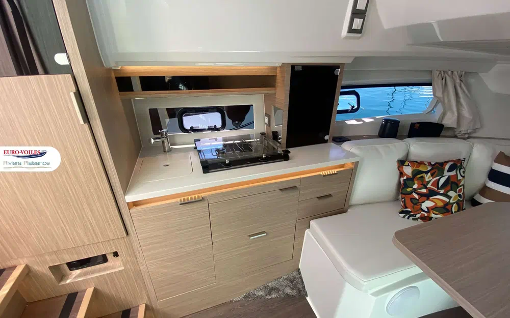 slider 17 Jeanneau Cap Camarat 10.5 WA Cap Camarat 10.5 Wa Serie 2