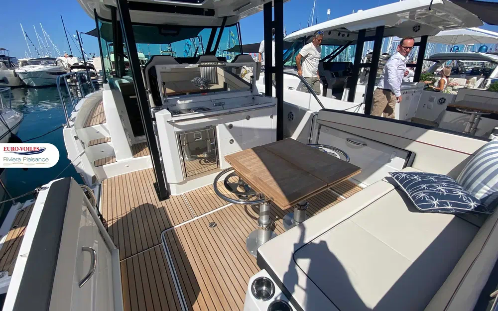 slider 5 Jeanneau Cap Camarat 10.5 WA Cap Camarat 10.5 Wa Serie 2