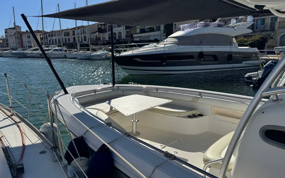 slider 10 Boston Whaler 320 Outrage