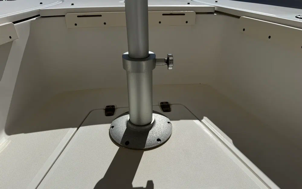 slider 11 Boston Whaler 320 Outrage