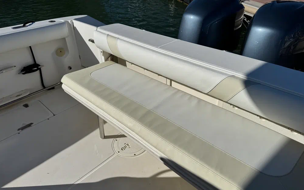 slider 13 Boston Whaler 320 Outrage