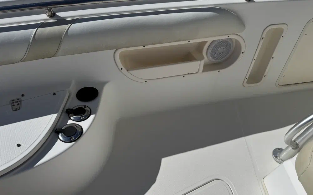 slider 14 Boston Whaler 320 Outrage