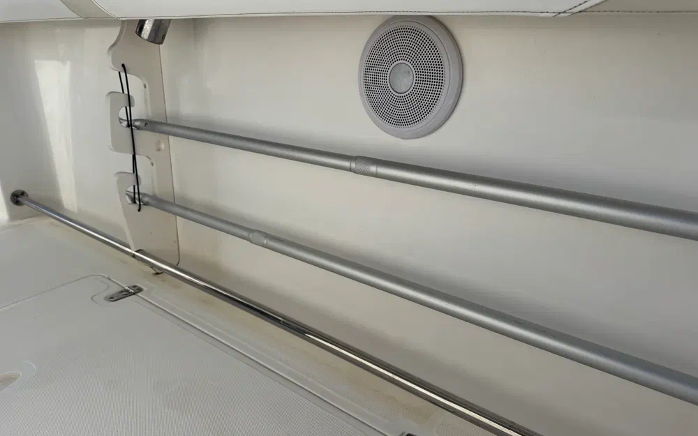 slider 15 Boston Whaler 320 Outrage