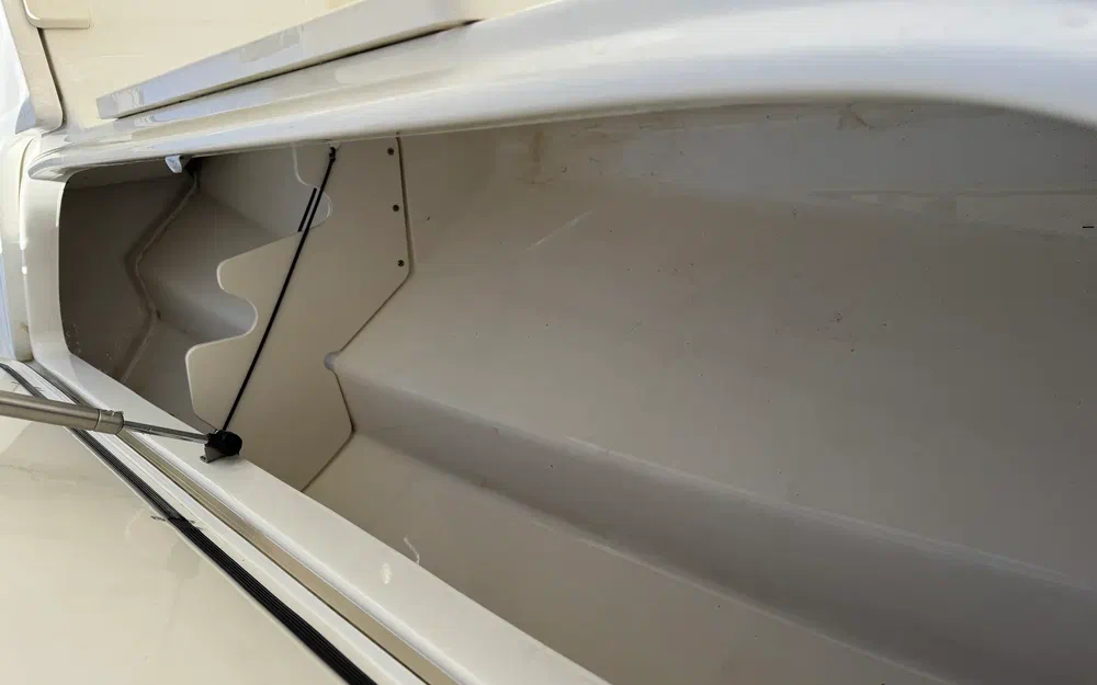 slider 17 Boston Whaler 320 Outrage