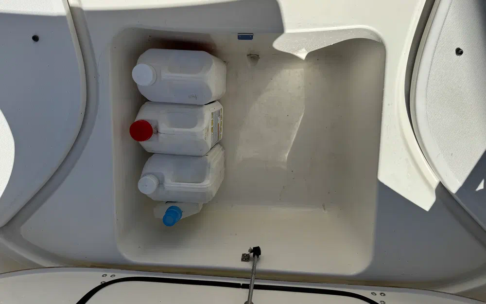 slider 18 Boston Whaler 320 Outrage