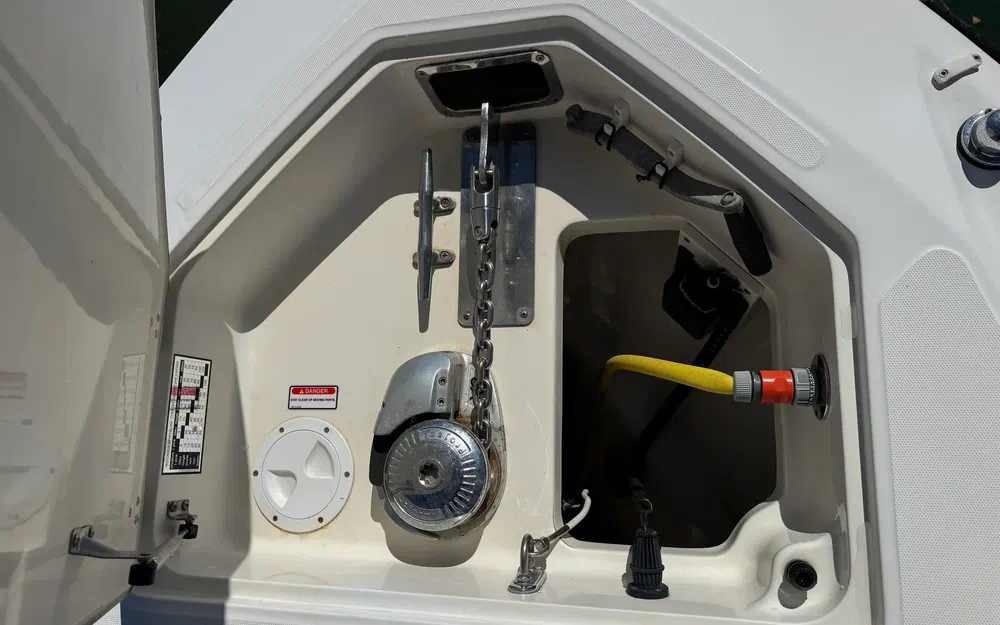 slider 19 Boston Whaler 320 Outrage