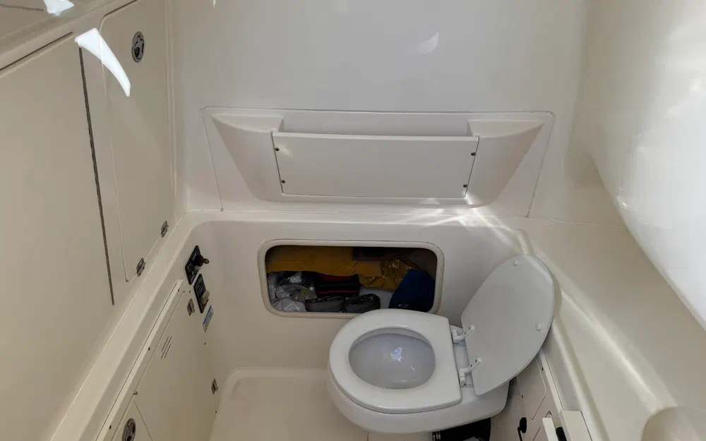 slider 20 Boston Whaler 320 Outrage