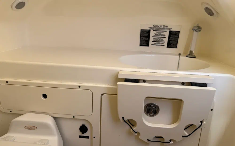 slider 21 Boston Whaler 320 Outrage