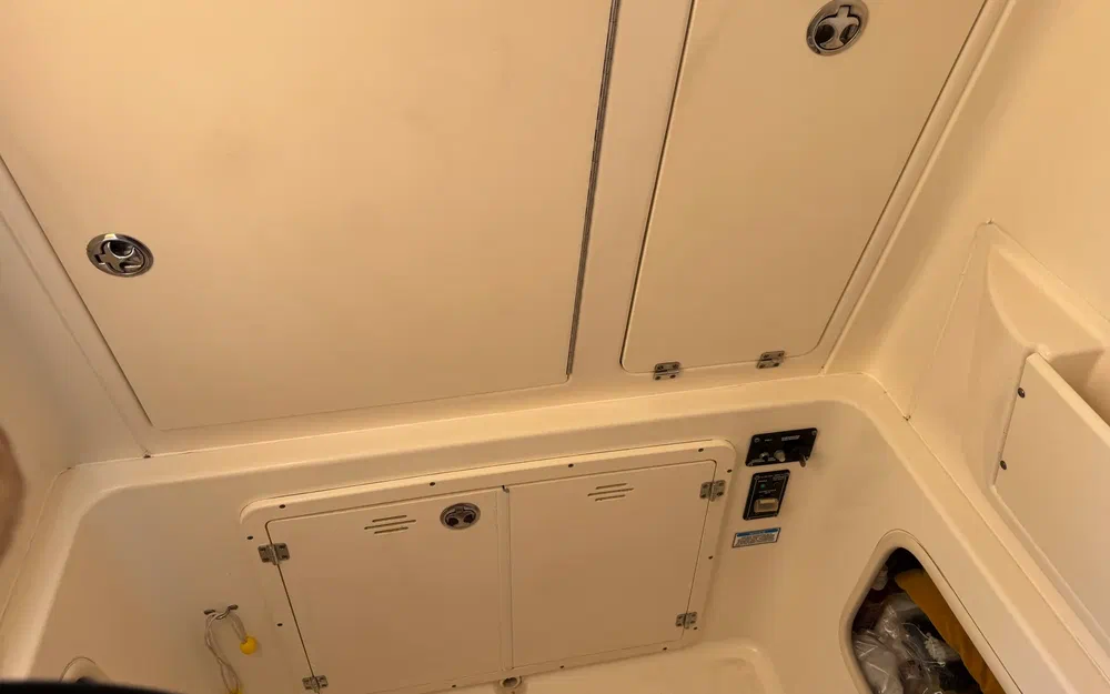 slider 22 Boston Whaler 320 Outrage